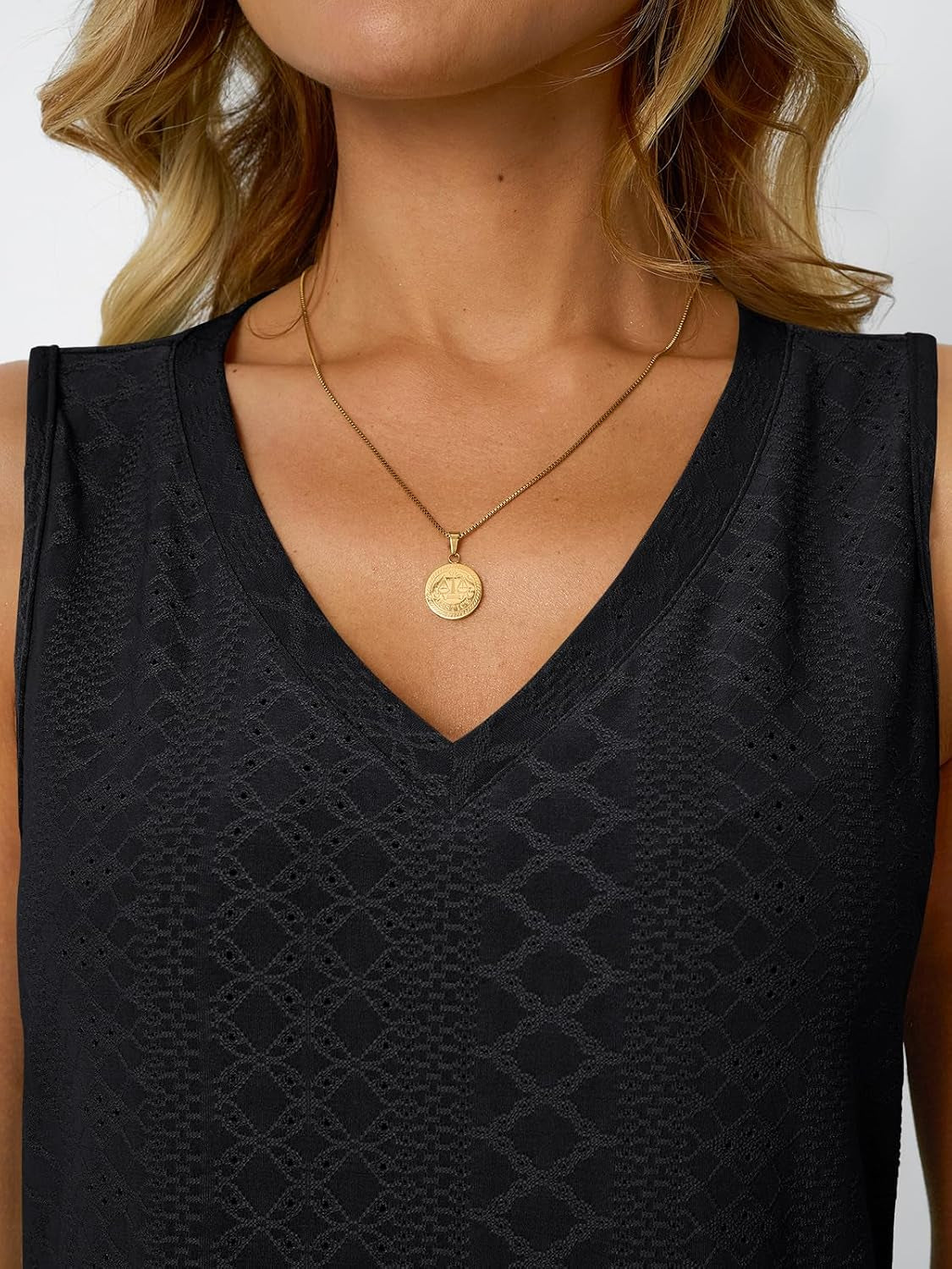 Women Summer Tank Top Eyelet Embroidery 2025 Vacation Sleeveless V Neck Loose Fit Shirt Spring Fashion Casual Clothes
