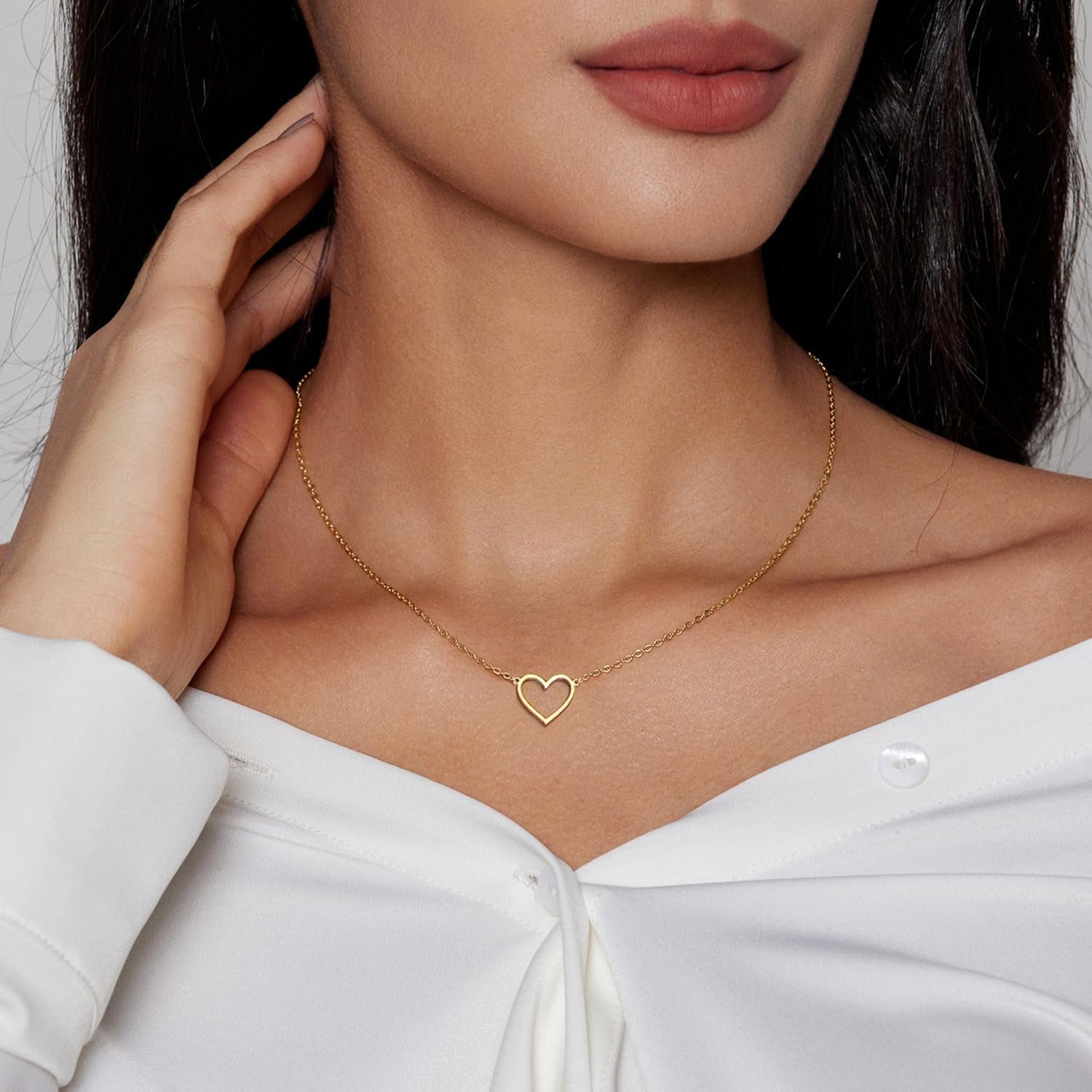 Cute Heart Necklace 18K Gold/Silver Plated Tiny Heart Pendant Choker Necklaces Gold Love Heart Chain Necklace for Women Dainty Gold Jewelry Valentines Day Gifts for Women Girls Teen Girls